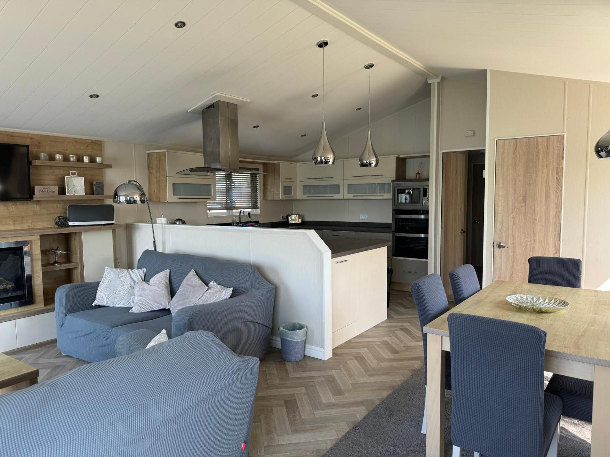 Fable Lodge Tattershall Lakes - Luxury Lakeside Lodge With Hot Tub 外观 照片
