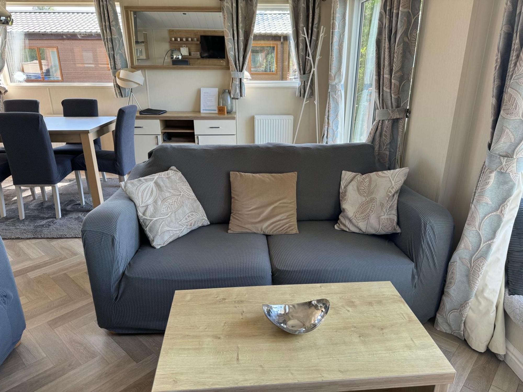 Fable Lodge Tattershall Lakes - Luxury Lakeside Lodge With Hot Tub 外观 照片