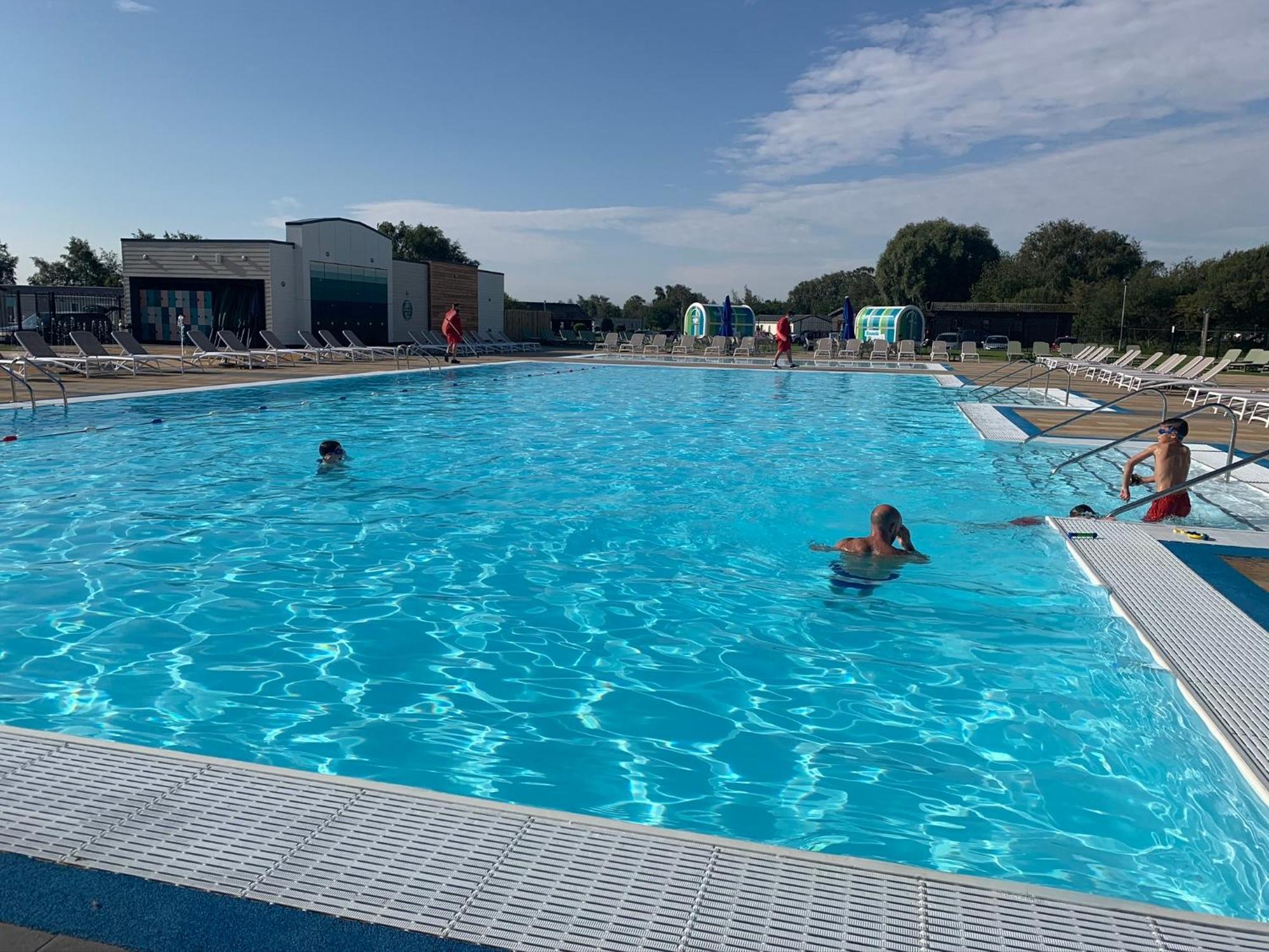Fable Lodge Tattershall Lakes - Luxury Lakeside Lodge With Hot Tub 外观 照片